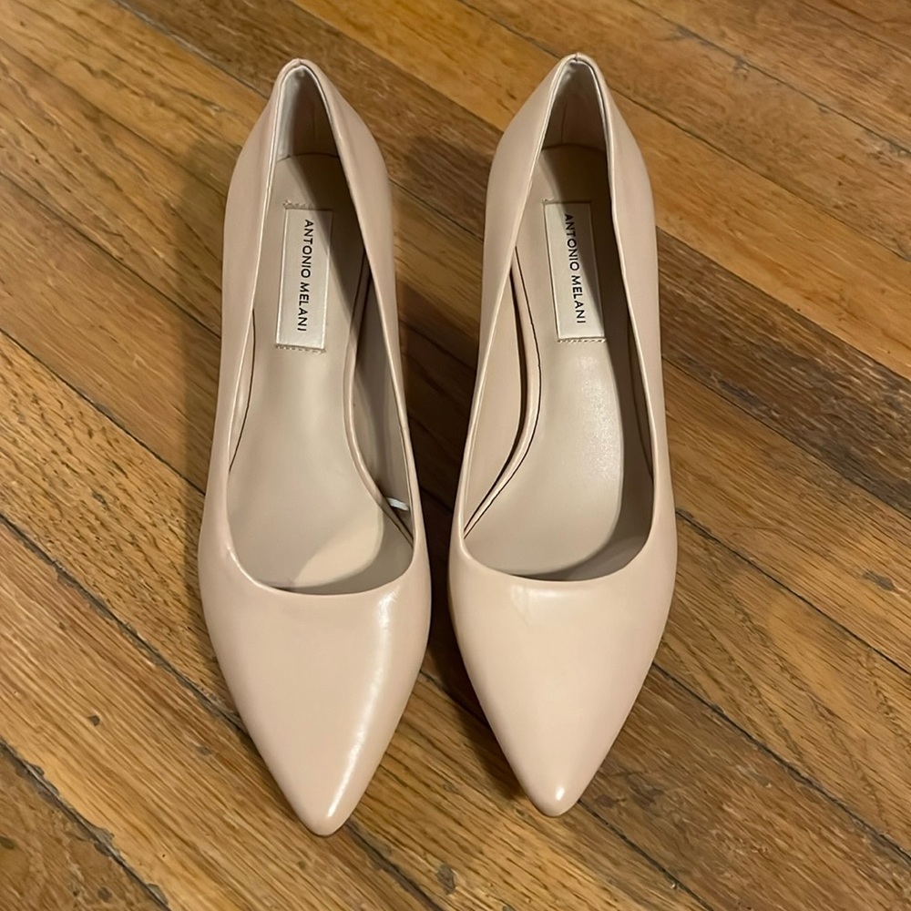Beautiful nude pumps